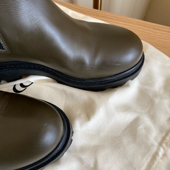 Banana Republic Leather Chelsea Boot (6) - Picture 6 of 7